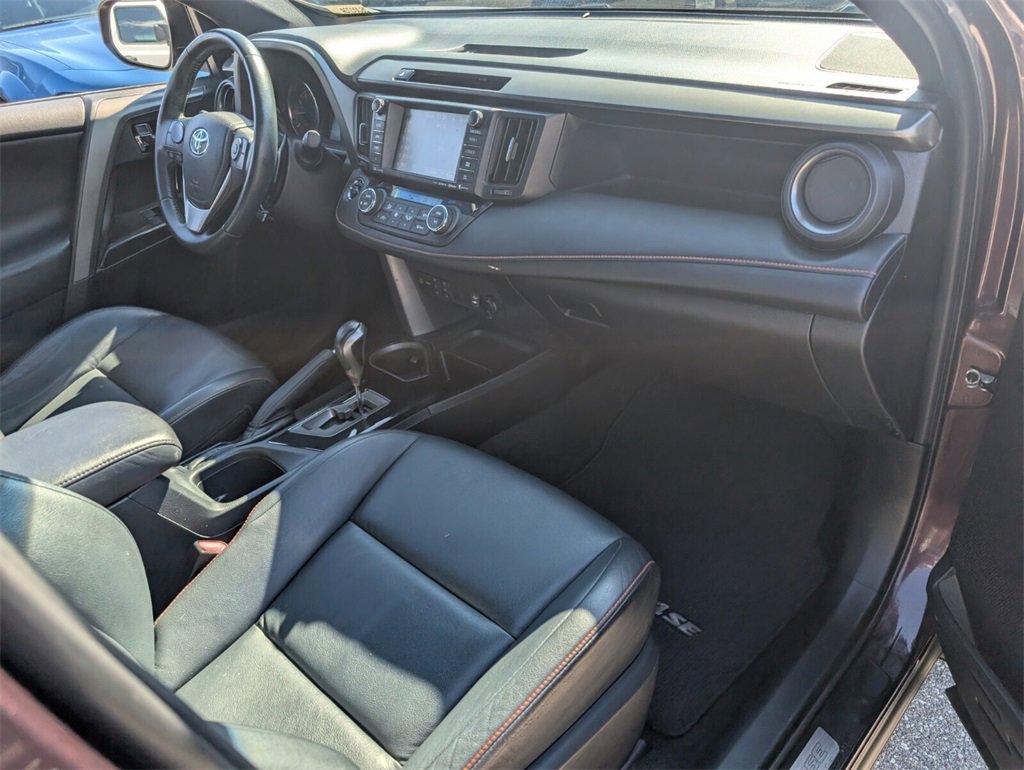 Used 2016 Toyota RAV4 SE image 18