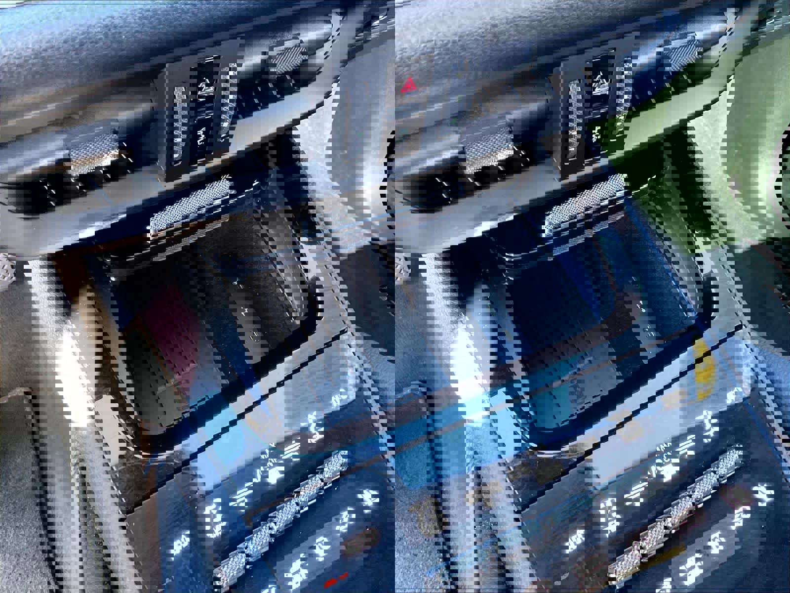 Used 2024 Porsche Cayenne image 34