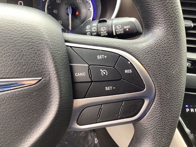 Used 2017 Chrysler Pacifica LX w/ Tire & Wheel Group FWD image 12