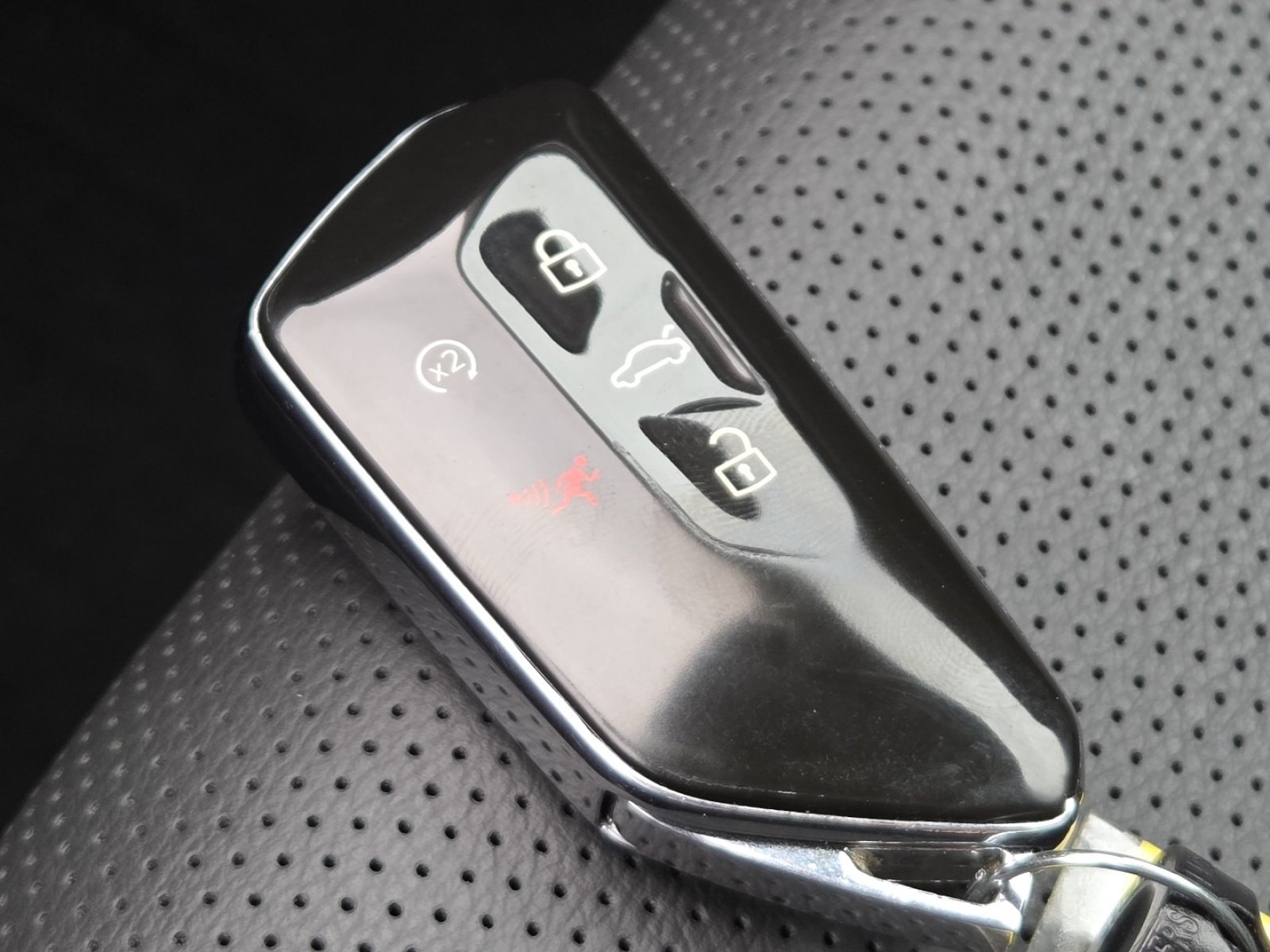 Used 2024 Volkswagen Atlas SEL AWD/4WD image 34