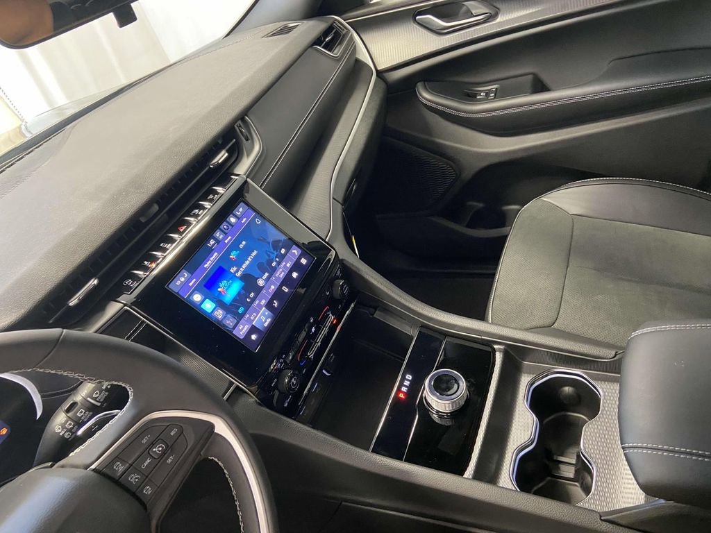 New 2025 Jeep Grand Cherokee Altitude image 20