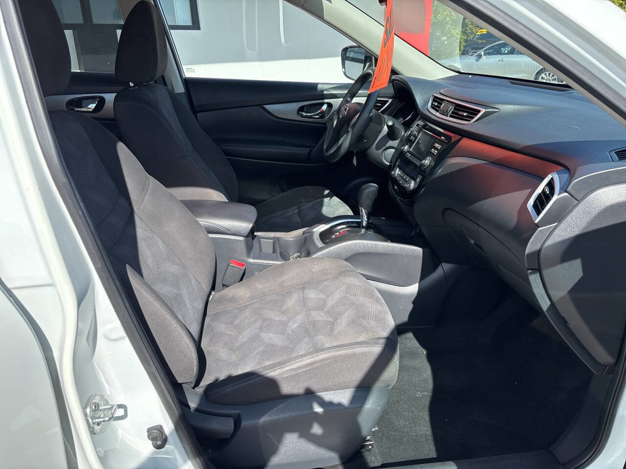 Used 2018 Nissan Rogue SV image 23