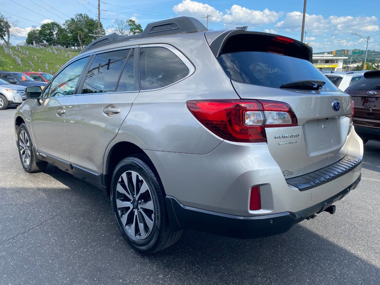 Used 2017 Subaru Outback 2.5i Limited AWD/4WD image 5