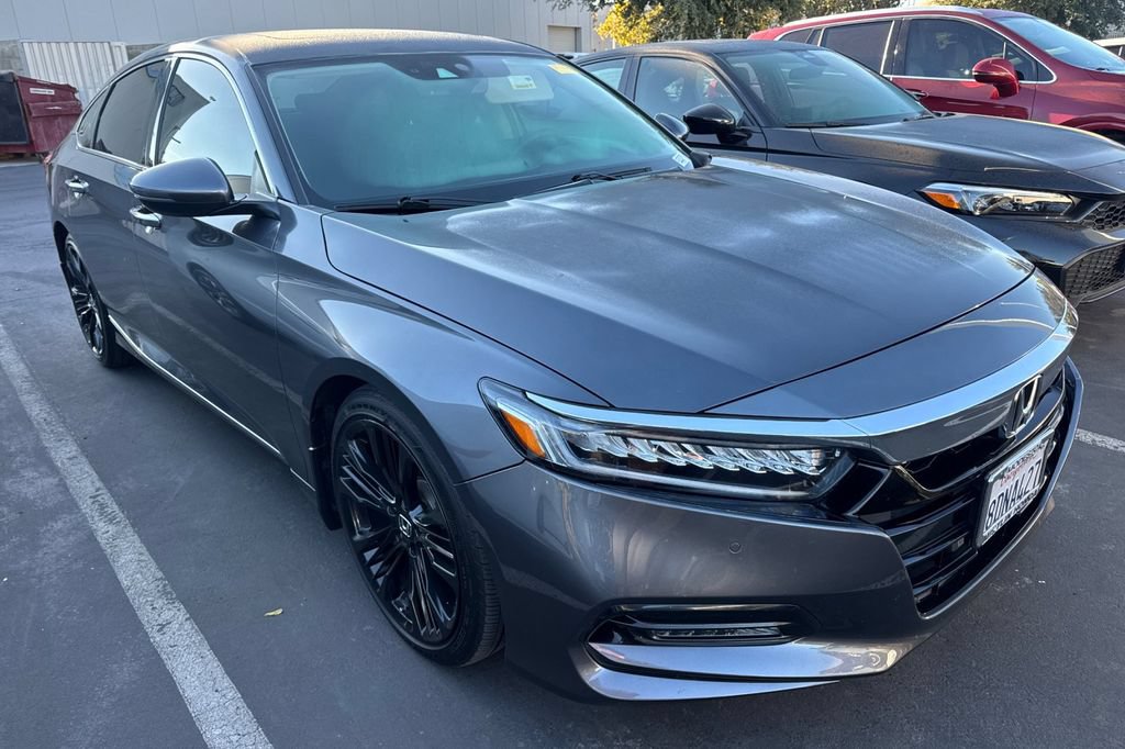 Used 2018 Honda Accord Touring video 1