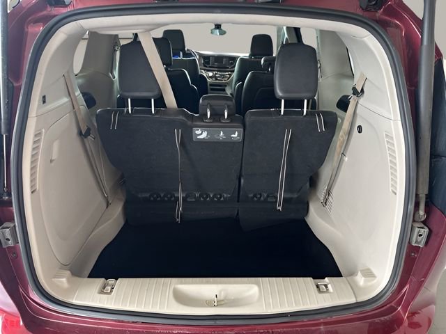 Used 2017 Chrysler Pacifica Touring-L FWD image 18
