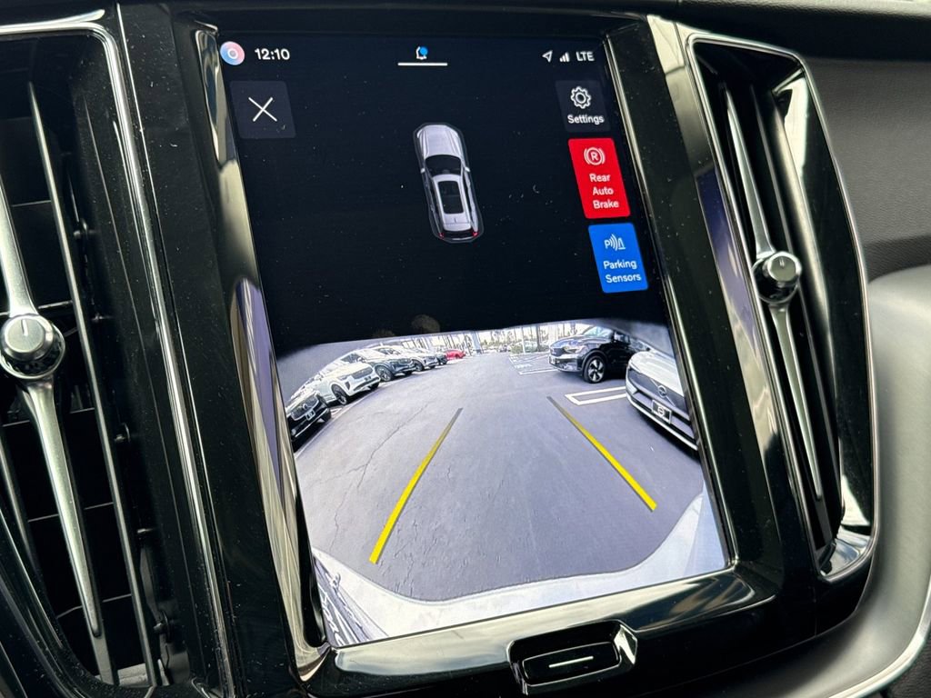 Certified 2025 Volvo XC60 B5 Core image 19