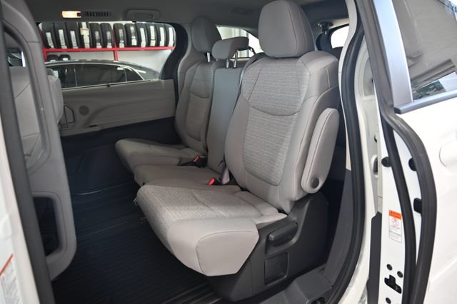 Used 2023 Toyota Sienna LE AWD/4WD image 12