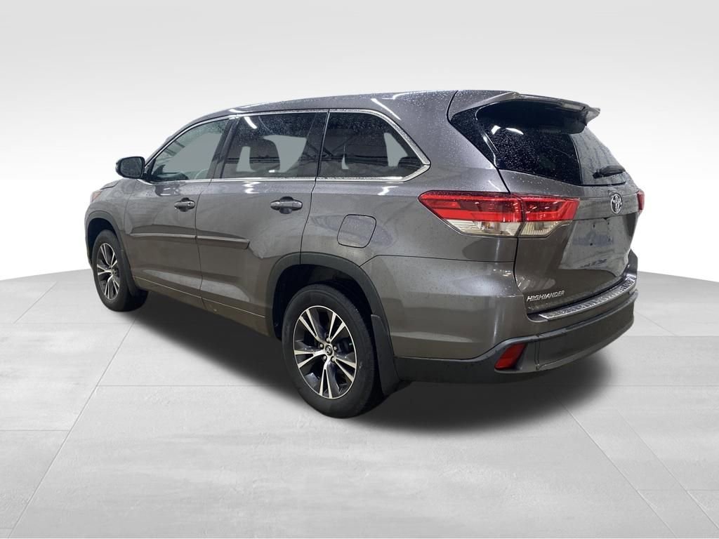Used 2018 Toyota Highlander LE AWD/4WD image 2