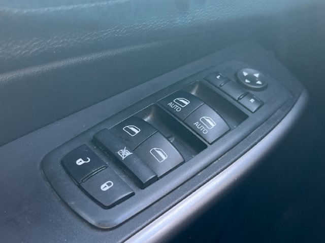 Used 2021 Jeep Cherokee Latitude Plus AWD/4WD image 30