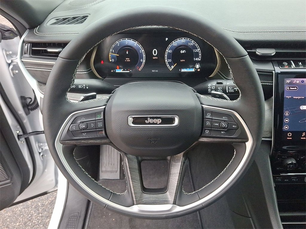 Certified 2025 Jeep Grand Cherokee Limited w/ Black Appearance Package image 16