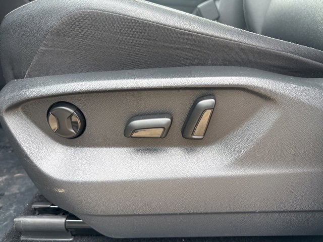 Used 2018 Volkswagen Tiguan SE w/ Panoramic Sunroof Package image 19