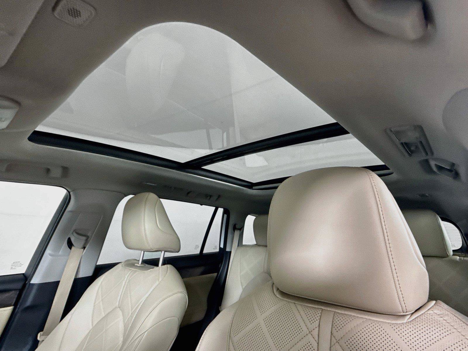 Used 2023 Toyota Highlander Platinum FWD image 7