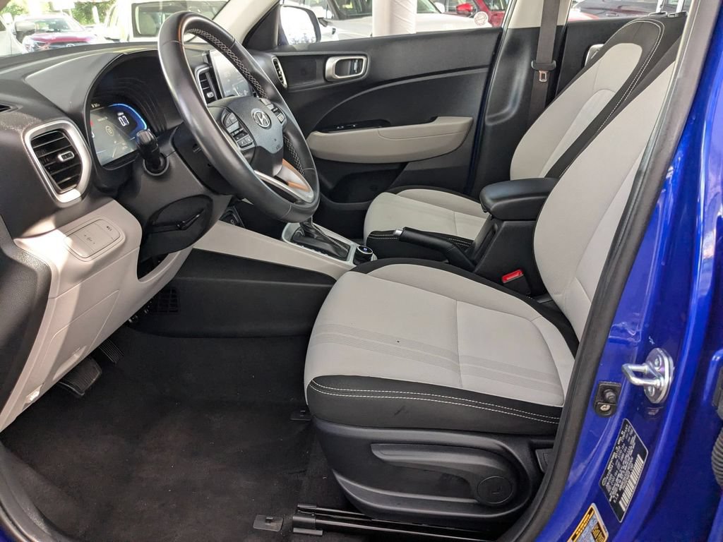 Used 2025 Hyundai Venue SEL FWD image 11