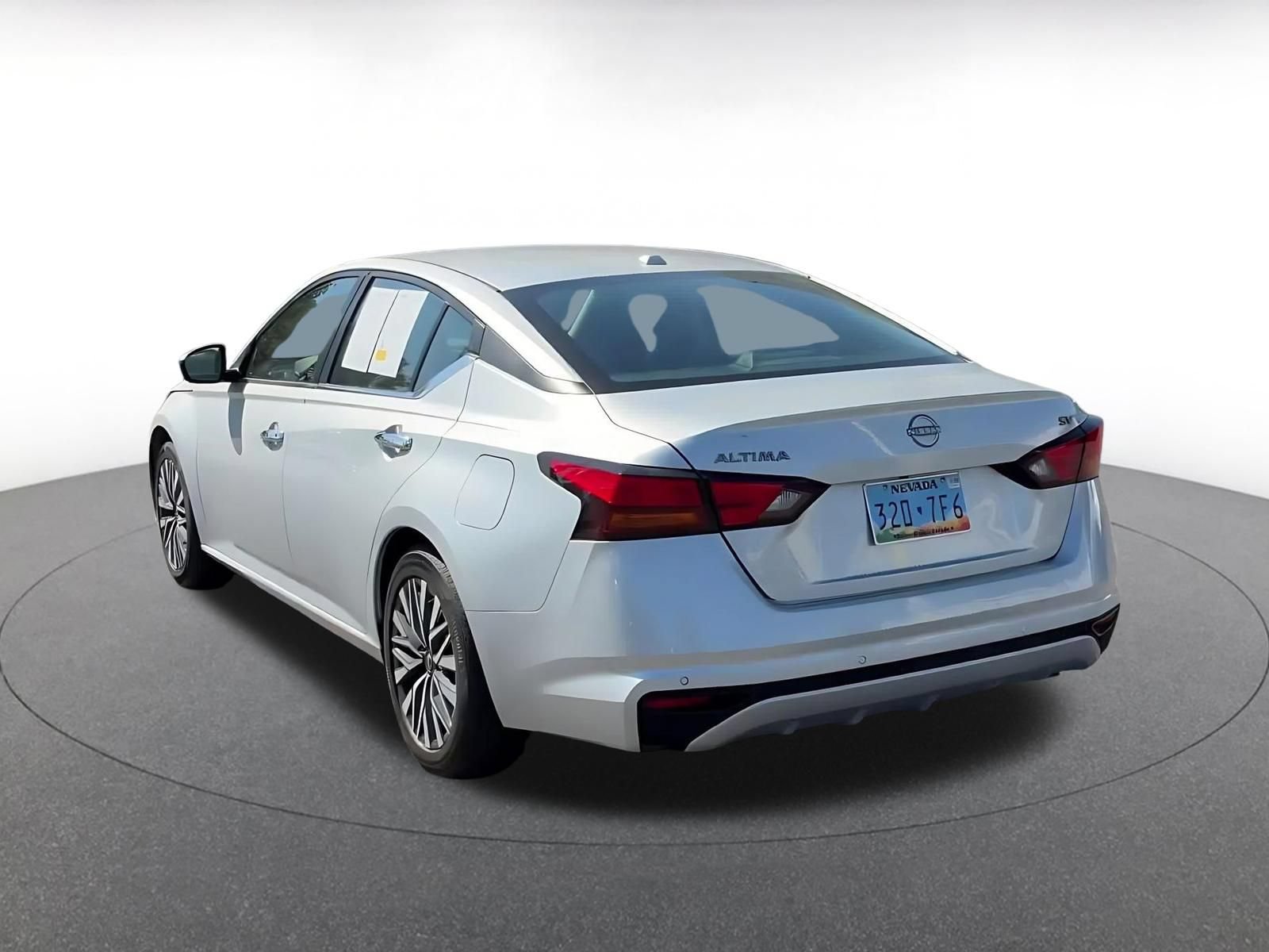 Used 2024 Nissan Altima 2.5 SV FWD image 11