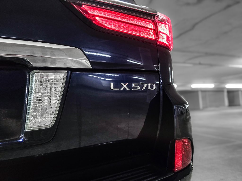 Used 2017 Lexus LX 570 4WD w/ Luxury Package image 11