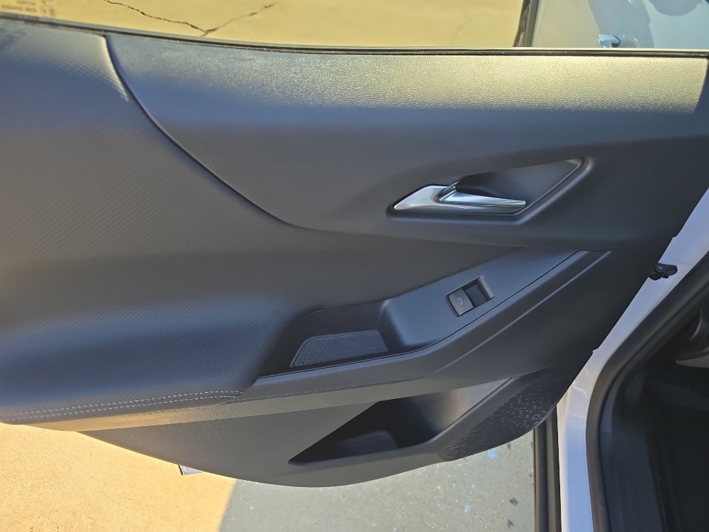 New 2027 Chevrolet Equinox LT w/ Safety and Technology Package FWD image 10