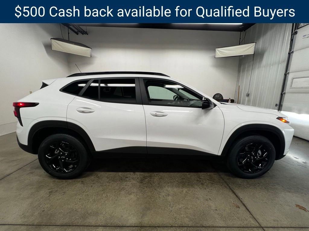 New 2026 Chevrolet Trax LT w/ Driver Confidence Package FWD image 2