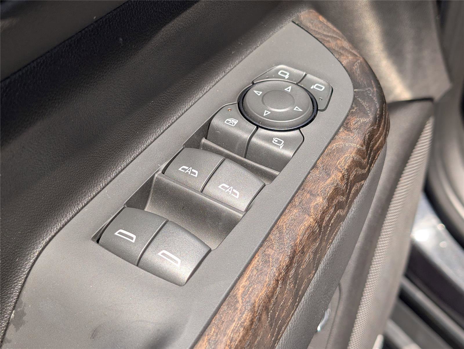 Used 2023 GMC Acadia Denali w/ Denali Ultimate Package FWD image 14