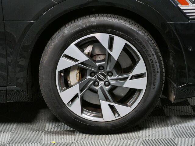 Used 2023 Audi e-tron Premium Plus w/ Premium Plus Package AWD/4WD image 39