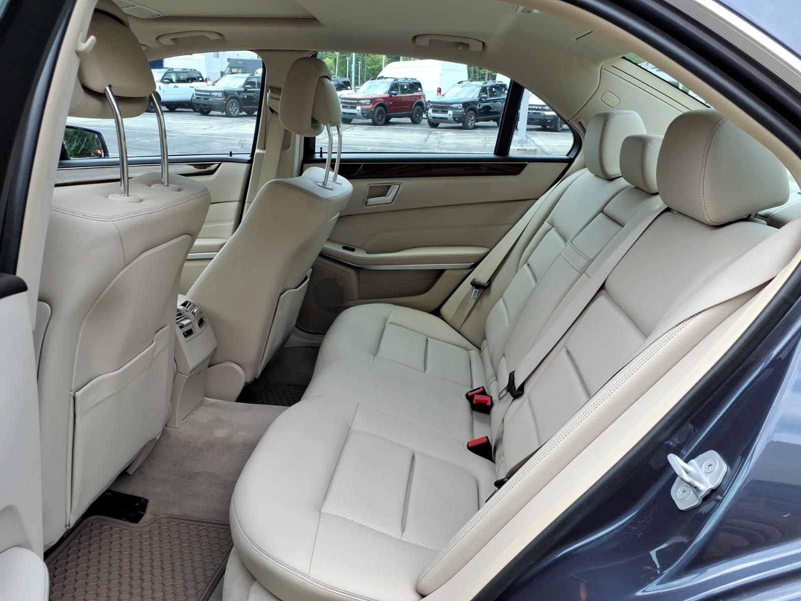 Used 2014 Mercedes-Benz E 350 4MATIC Sedan image 31