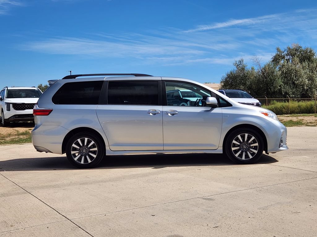 Used 2019 Toyota Sienna XLE Premium AWD/4WD image 4