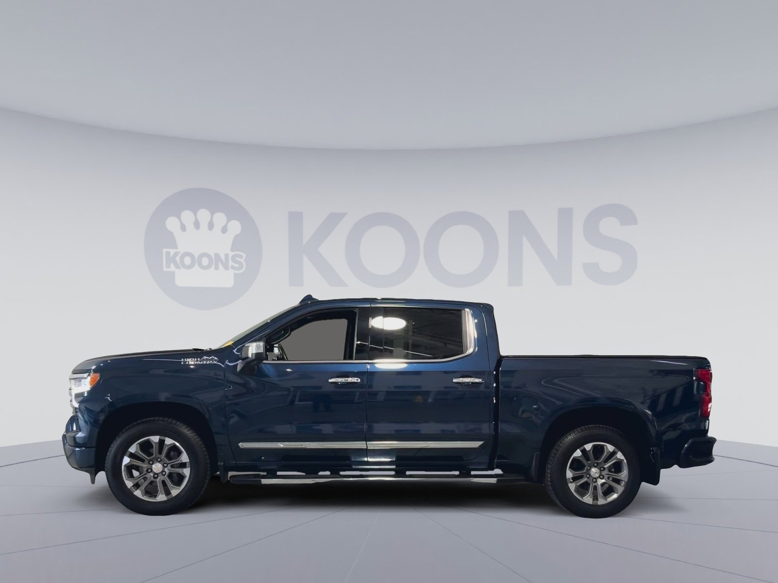 Used 2023 Chevrolet Silverado 1500 High Country w/ Z71 Off-Road Package AWD/4WD image 7