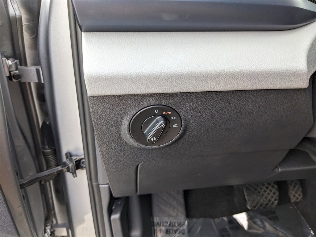 Certified 2023 Volkswagen Taos SE w/ Panoramic Sunroof Package image 28