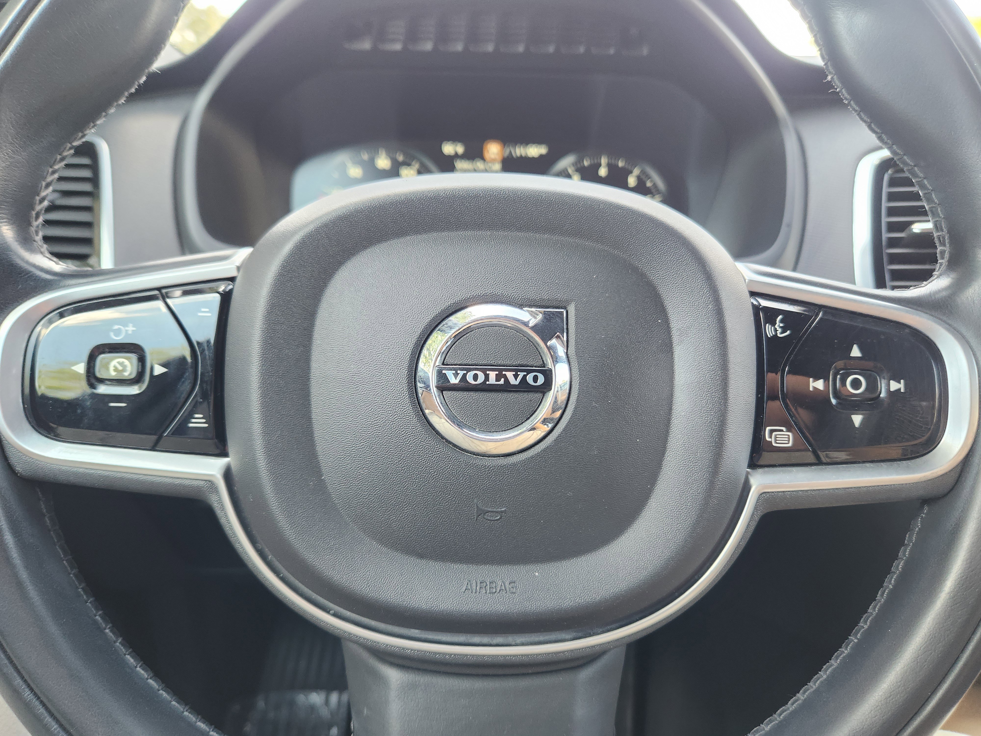 Used 2017 Volvo XC90 T6 Momentum w/ Vision Package AWD/4WD image 7