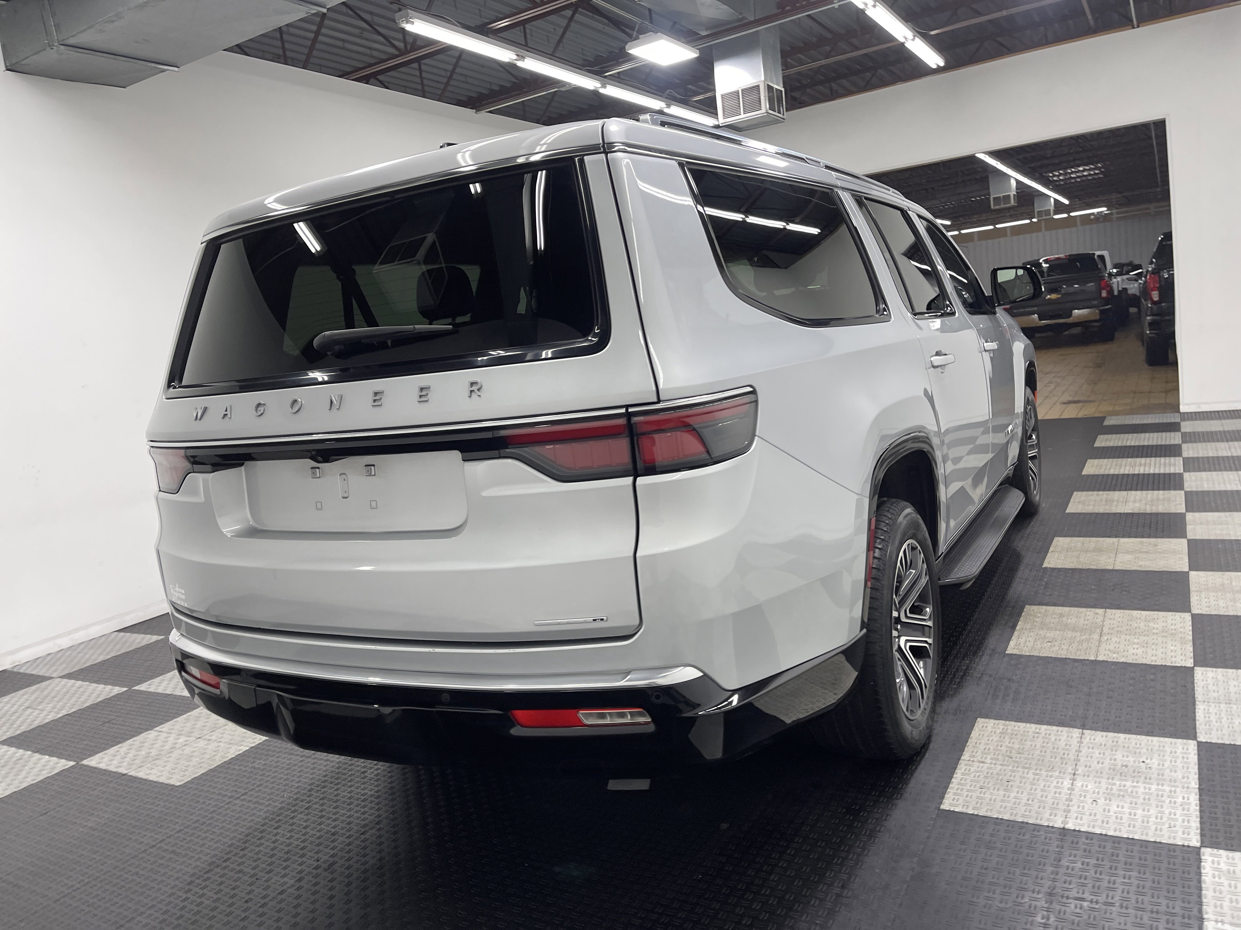 Used 2024 Jeep Wagoneer L Series II w/ Flexible Seating Group image 5