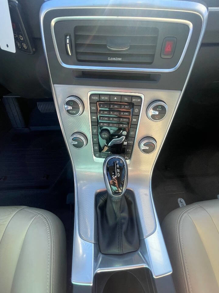 Used 2017 Volvo S60 T5 Inscription image 20