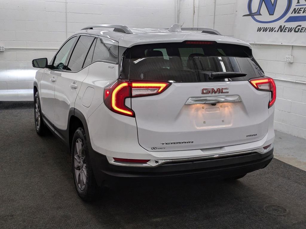 Used 2024 GMC Terrain SLT AWD/4WD image 16