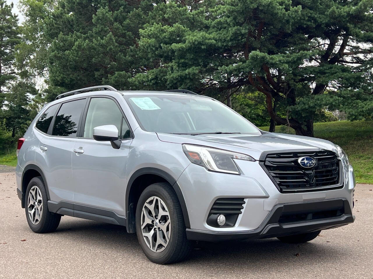 Used 2023 Subaru Forester Premium image 1