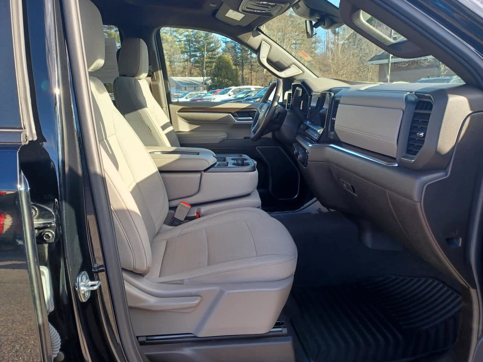 Used 2025 Chevrolet Silverado 1500 LT AWD/4WD image 18