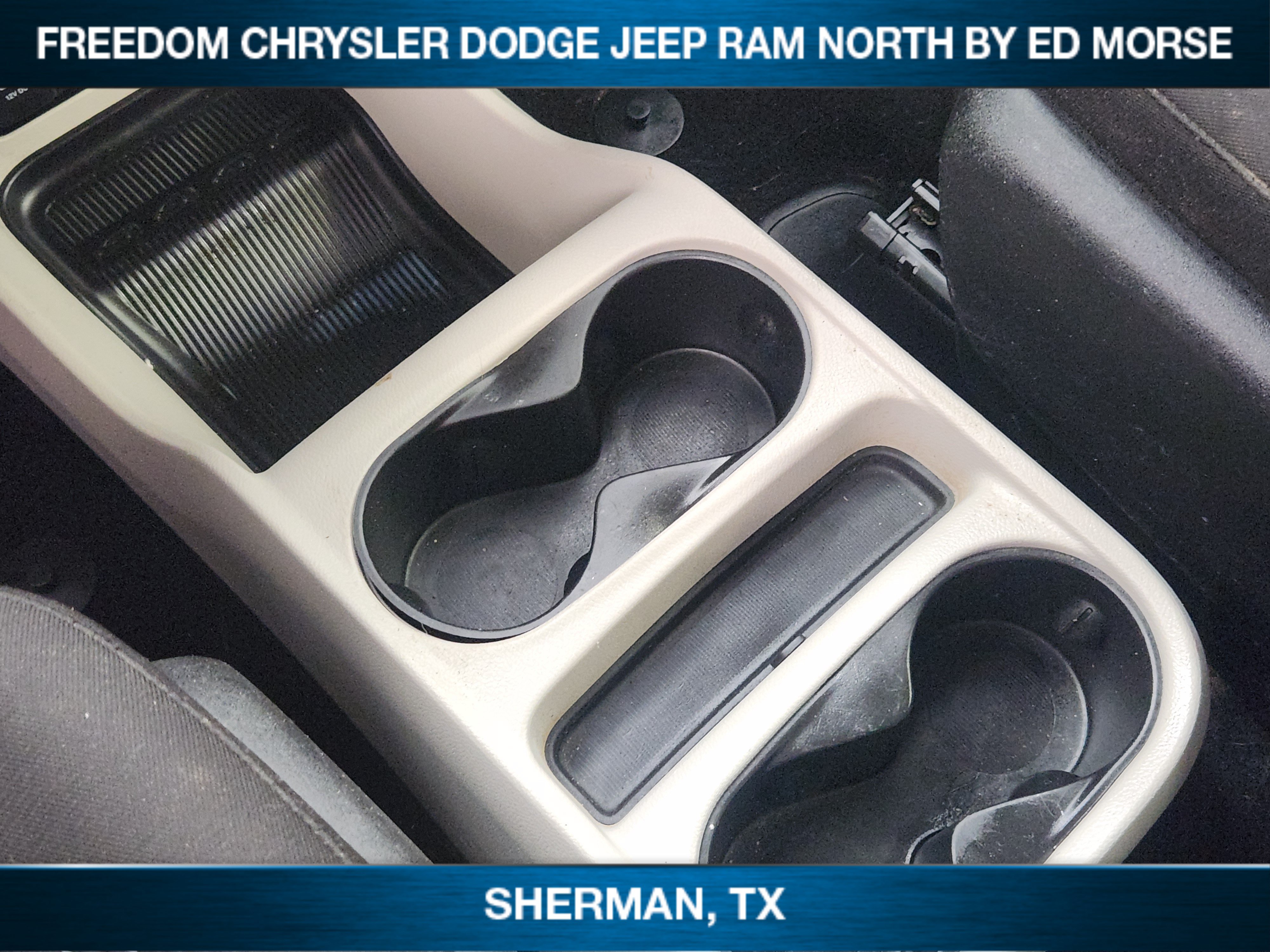 Used 2021 Chrysler Voyager L FWD image 14