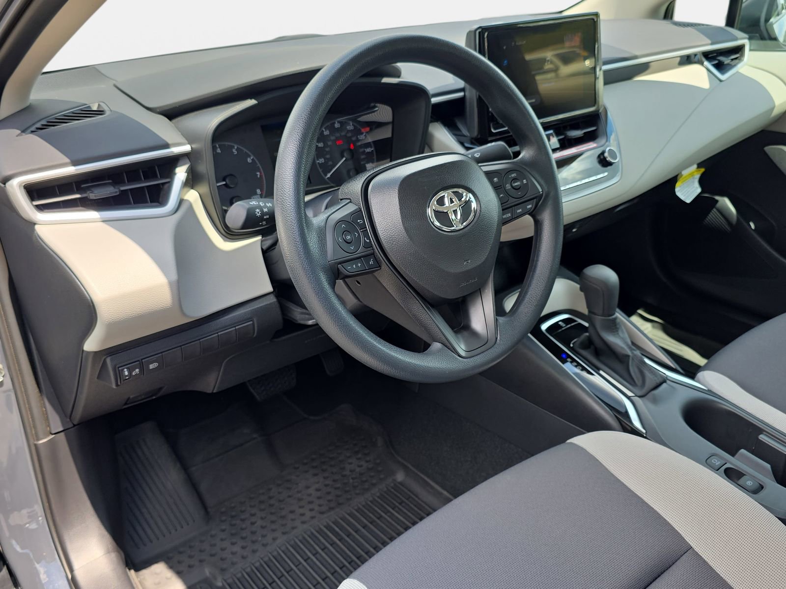 Used 2025 Toyota Corolla LE FWD image 15