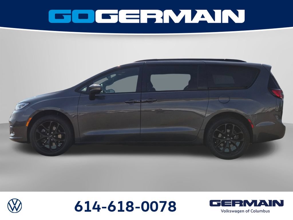 Used 2023 Chrysler Pacifica Touring-L w/ S Appearance Package AWD/4WD image 12