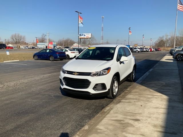 Used 2022 Chevrolet Trax LS w/ Tint and Cruise Package image 2