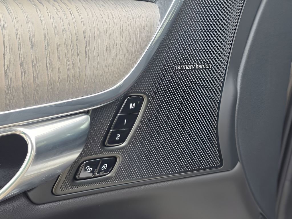 Used 2025 Volvo S90 B6 Plus w/ Protection Package Premier image 18