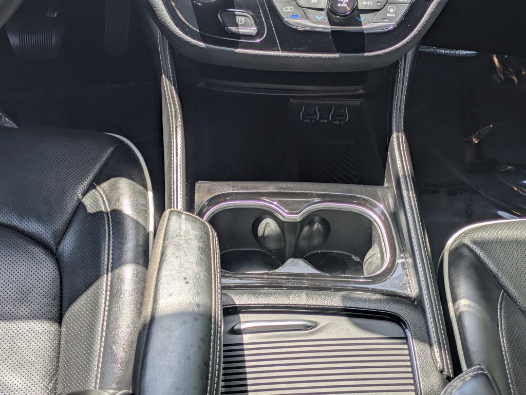 Used 2025 Chrysler Pacifica Limited FWD image 19