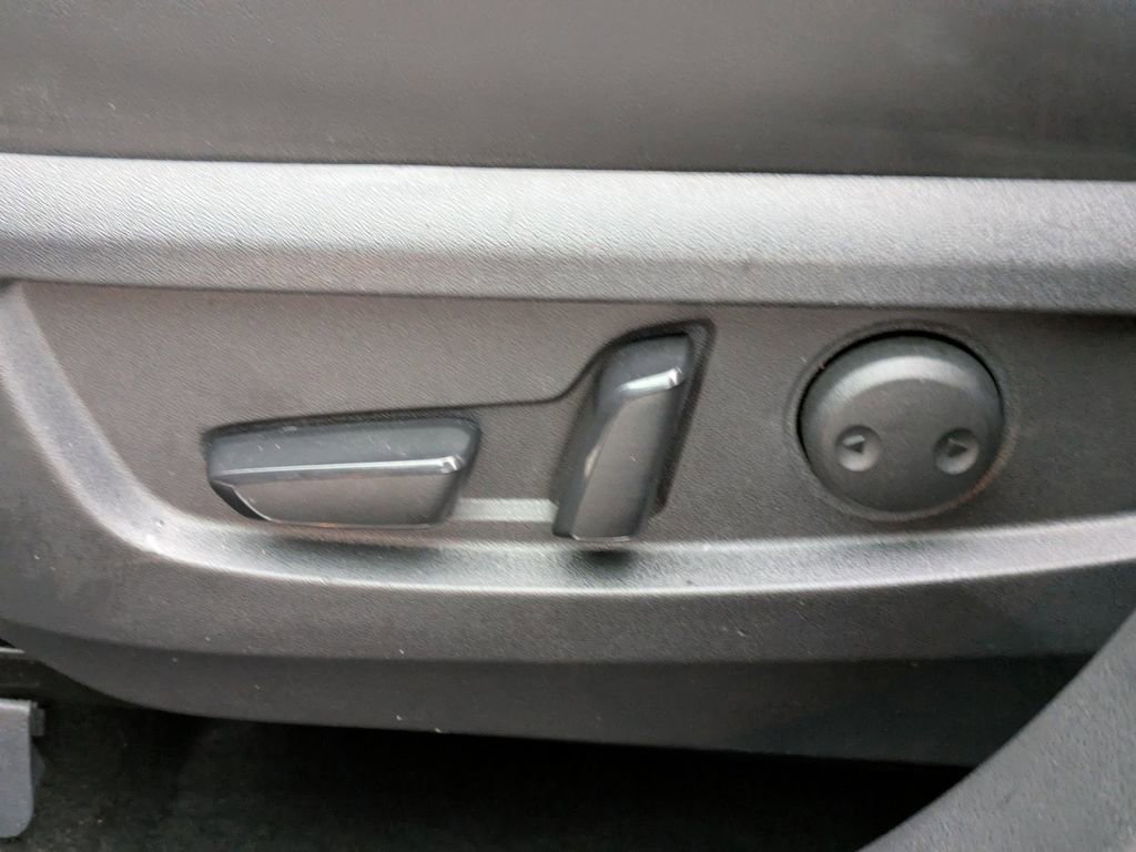 Used 2019 INFINITI QX50 Essential w/ Premium Heat Package image 21