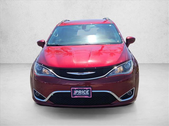 Used 2017 Chrysler Pacifica Touring-L FWD image 2