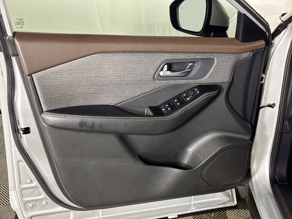 Used 2022 Nissan Rogue SV image 10