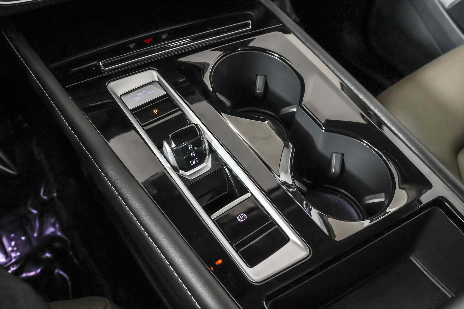 Used 2025 Volkswagen Atlas SEL image 30