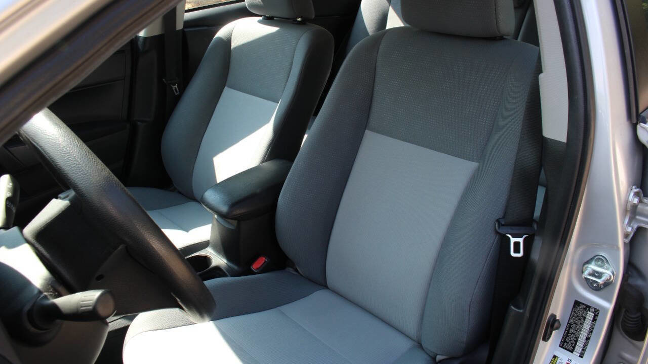 Used 2017 Toyota Corolla L image 3