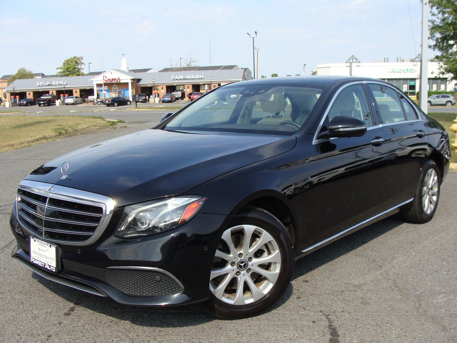 Used 2018 Mercedes-Benz E 300 4MATIC image 3