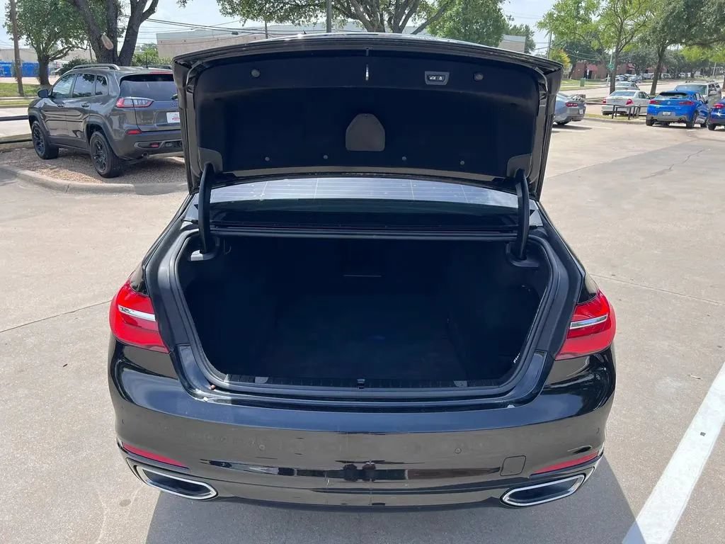 Used 2018 BMW 740i RWD image 13