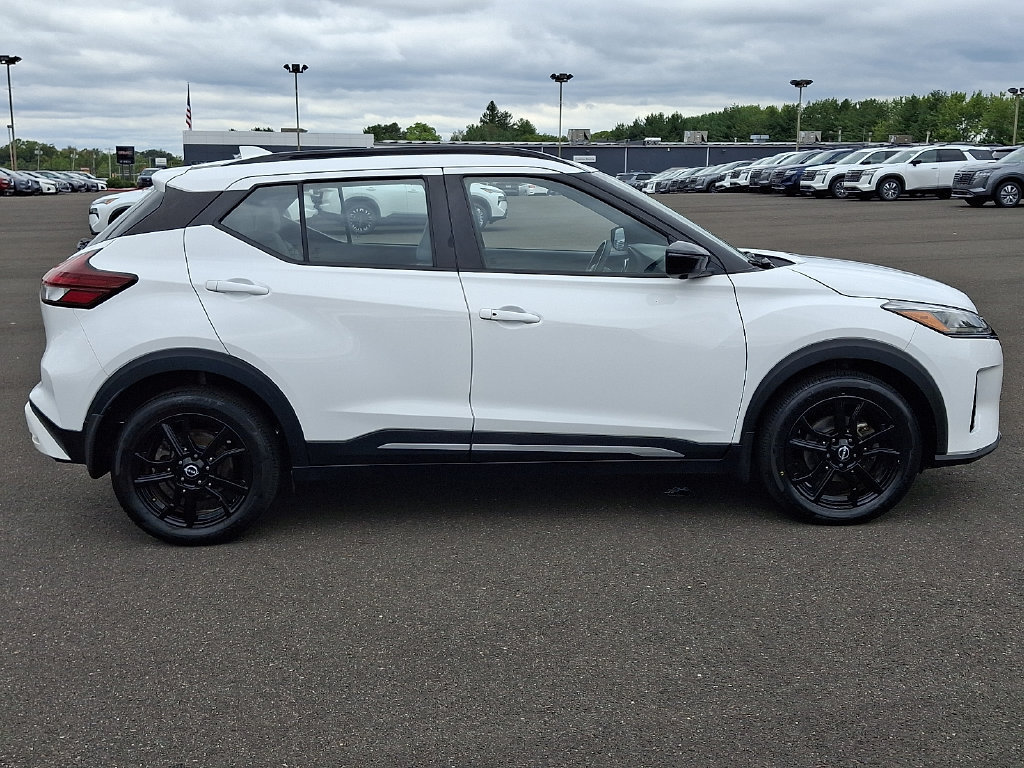 Certified 2023 Nissan Kicks SR w/ SR Premium Package FWD image 8