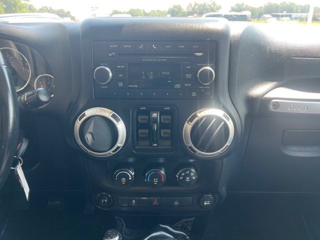 Used 2018 Jeep Wrangler Unlimited Rubicon w/ Connectivity Group AWD/4WD image 23