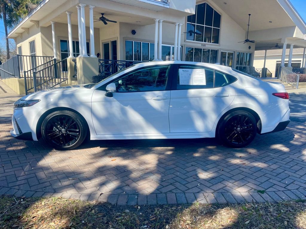 Used 2025 Toyota Camry SE image 2