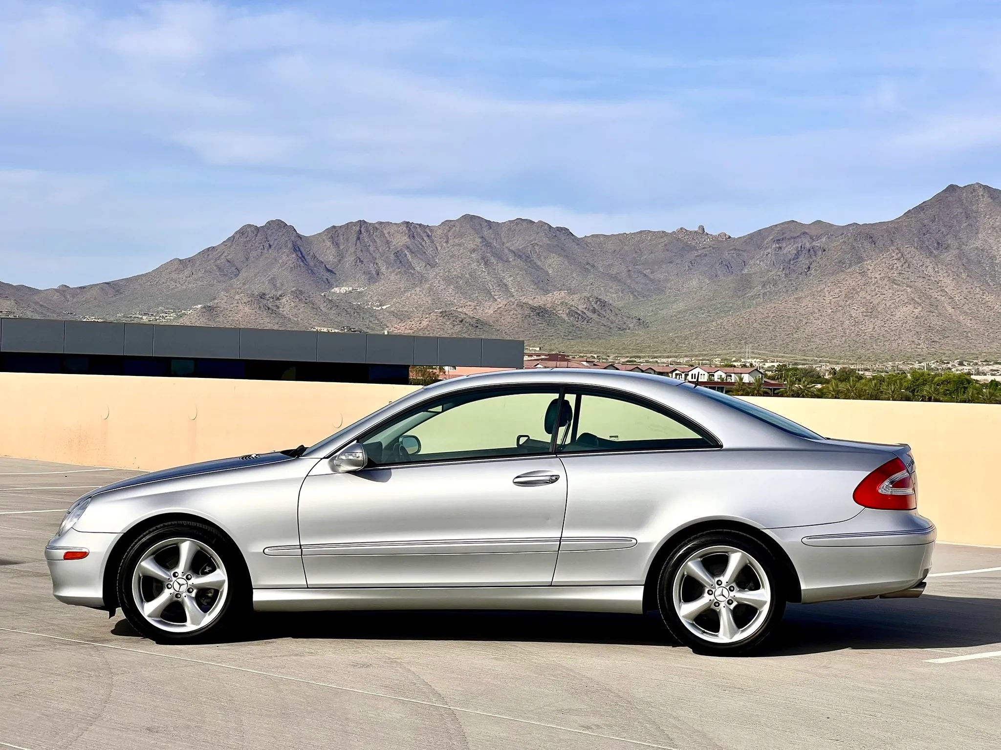 Used 2005 Mercedes-Benz CLK 320 Coupe image 4